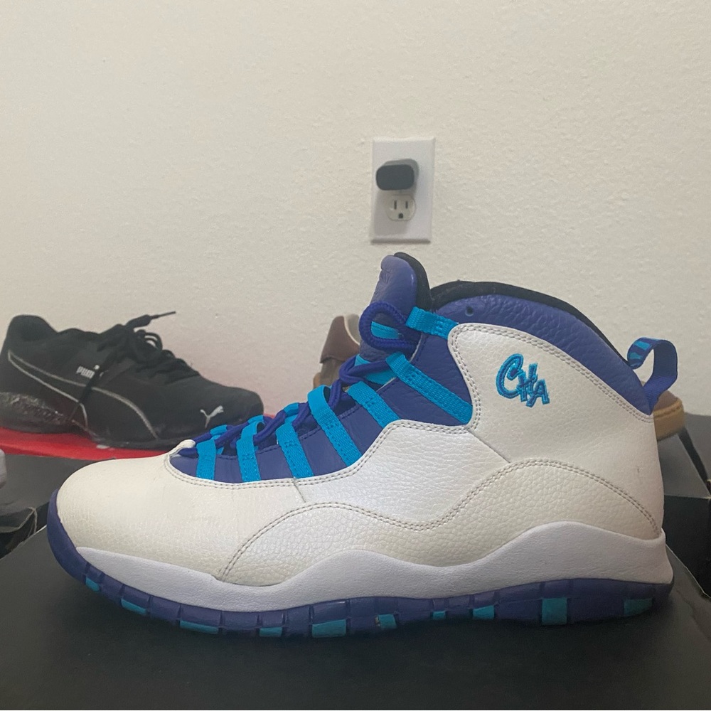 Coach Hoodie, Coach Polo, Jordan Flights, Jordan 10s, Puma, Coach Tennis Shoes - Picture 4 of 12